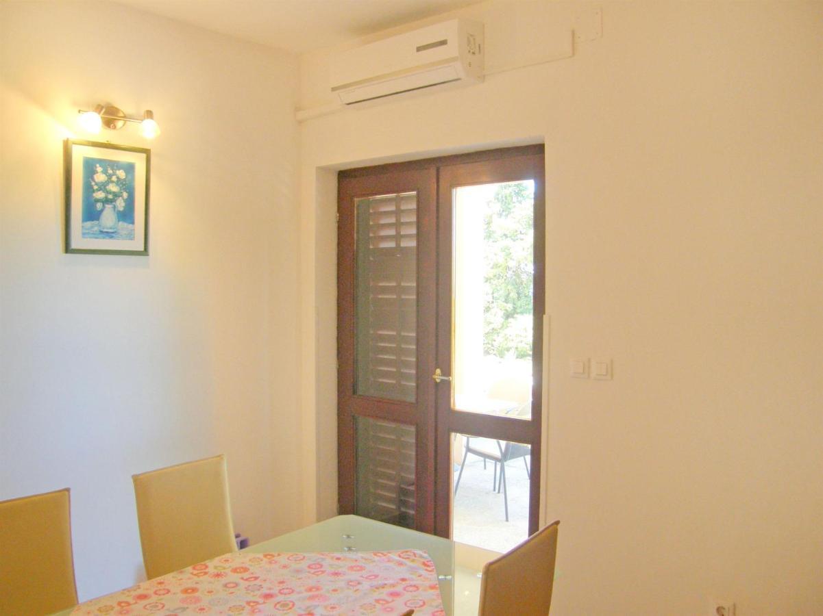 Apartments Rina Примоштен Экстерьер фото