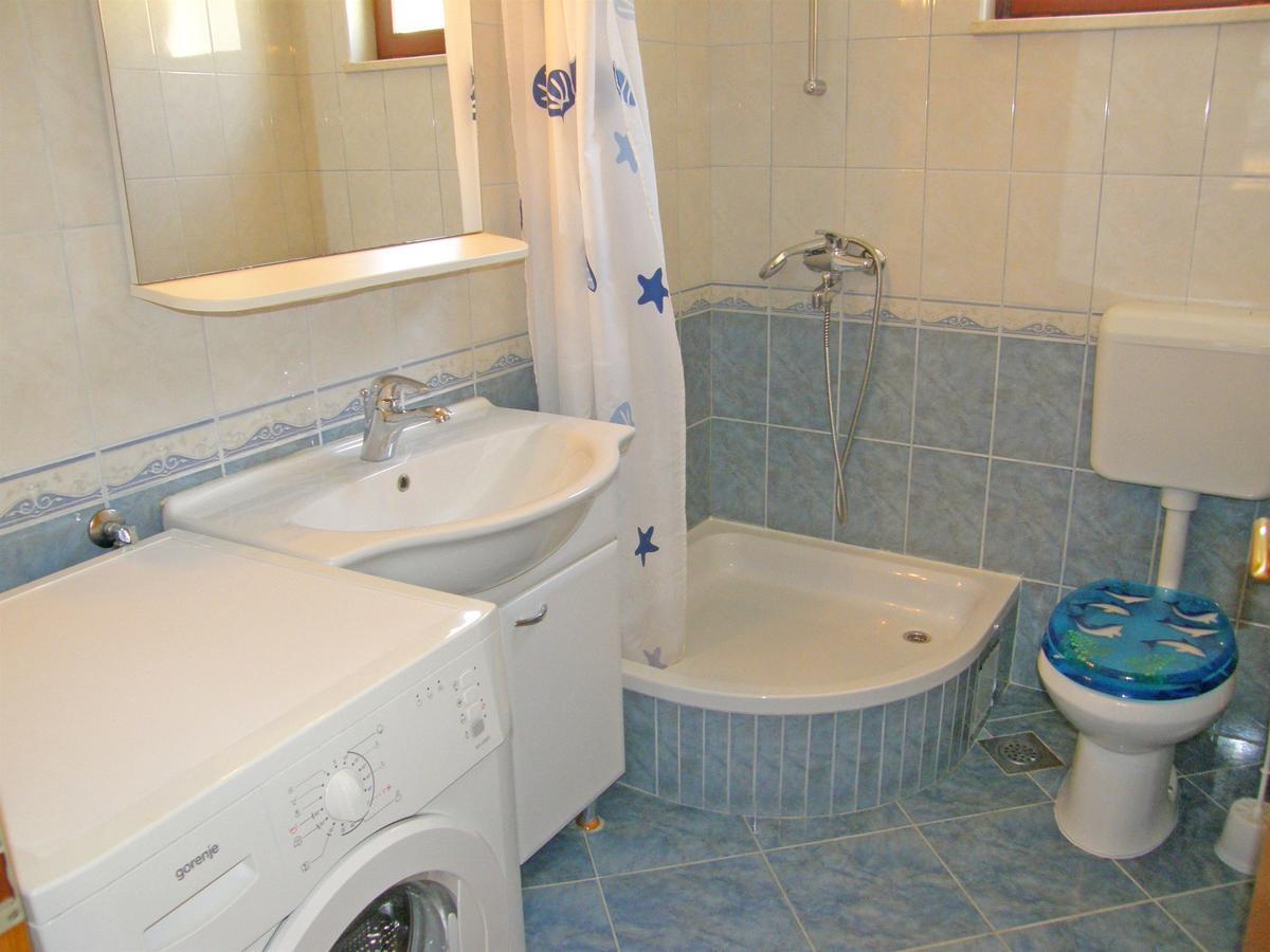 Apartments Rina Примоштен Экстерьер фото