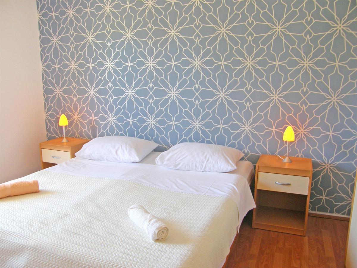 Apartments Rina Примоштен Экстерьер фото