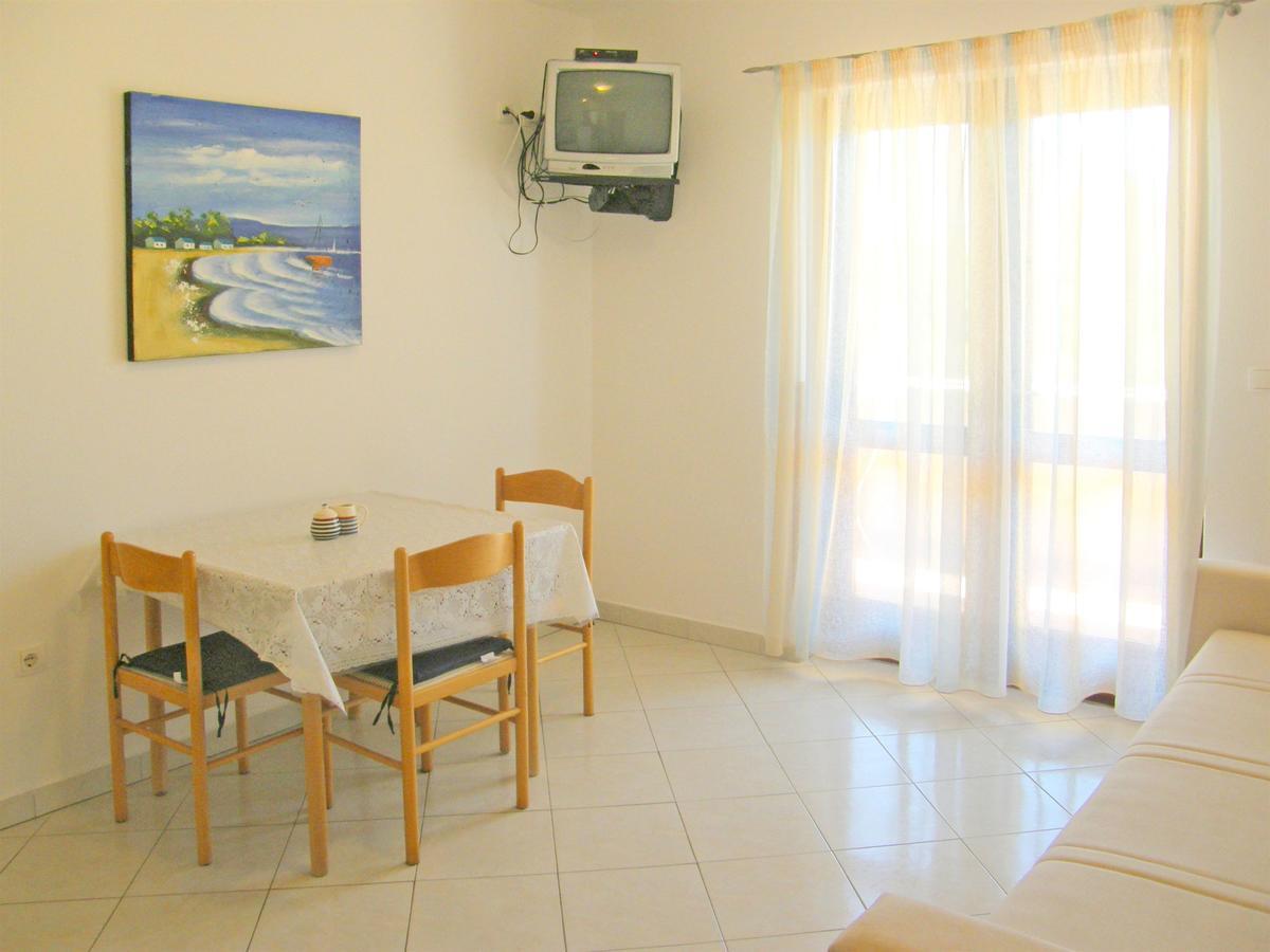 Apartments Rina Примоштен Экстерьер фото